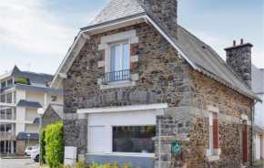 Amazing home in Saint Quay Portrieux with WiFi and 2 Bedrooms